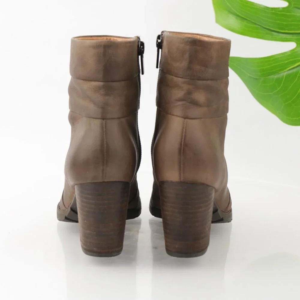Clarks Womens Mission Zelle Boot Size 6‎ Brown Leather Block Heel Lug Sole Comfy